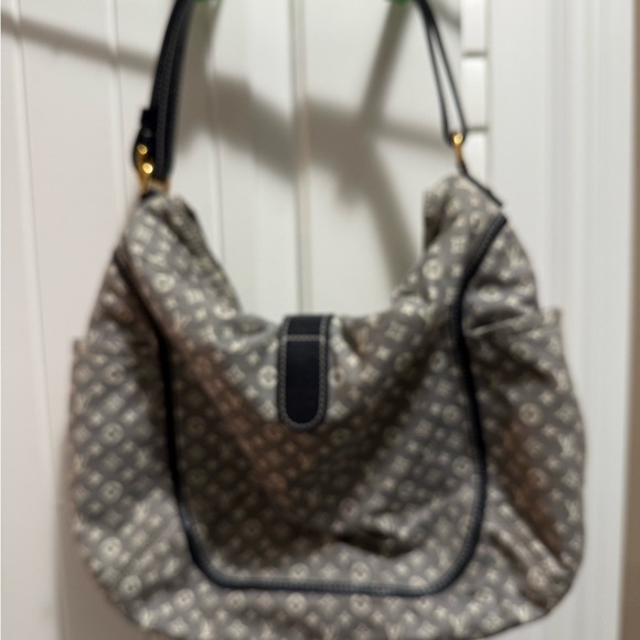 ❤️❤️ Lowest Price I can go. This purse in Hong Kong Dollars was 3300CAD - Picture 2 of 12